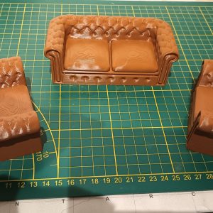 chesterfield fauteuil + bank 1:12 voor in het poppenhuis, 3d geprint